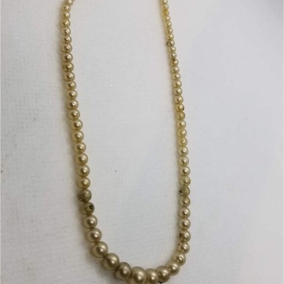 Antique pearl necklace has some spots but can be‎ cleaned - Picture 2 of 3